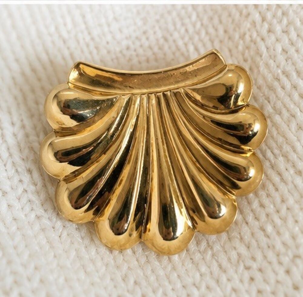 Vintage Gold Tone Fan Shell Brooch Pin Mid Century Modern Unsigned 1.5”